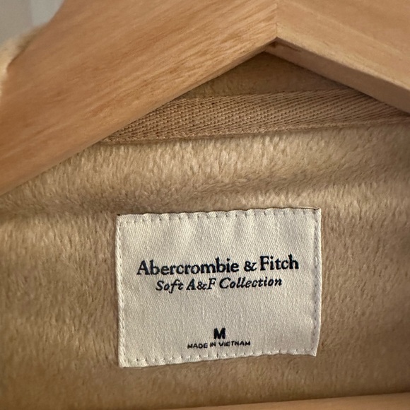 Abercrombie and Fitch long-sleeve velvet top M new without tags! - Picture 4 of 5